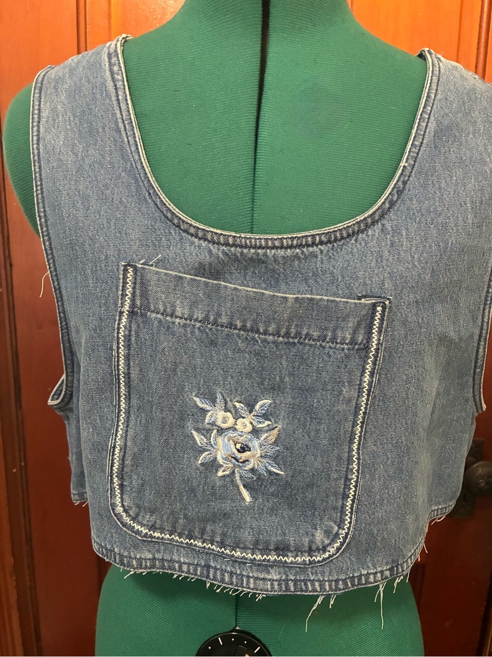 Preview International Cropped (cropped by me) top